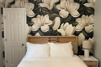 Image de This stylish 3/2 is convenient to everything.