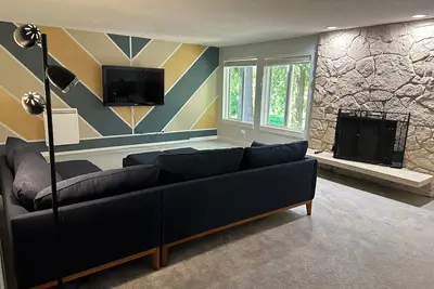 Image de Forest Retreat ~ Serene & Secluded 2-bedroom apartment with WiFi in Edmonds