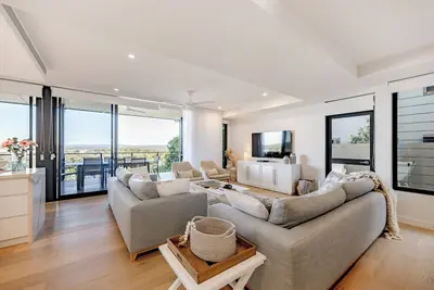 Image de The Hamptons Lake House Noosa Heads Luxury House