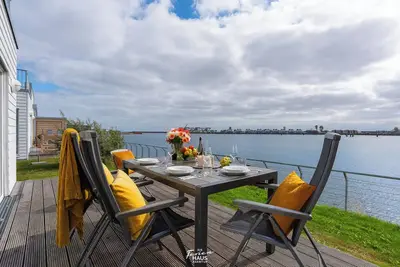 Image de Kai 42 - Waterfront location, infrared sauna, whirlpool tub, washing machine