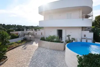 Image de Villa with swimming pool, three rooms, services, large outdoor spaces with panoramic views