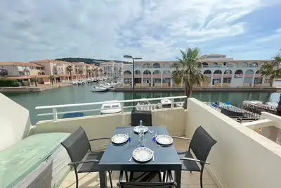 Image de T2 avec loggia vitrée, terrasse, parking à Sète