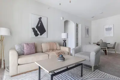 Image de Landing | Chic 2bd, Clubhouse, Pool