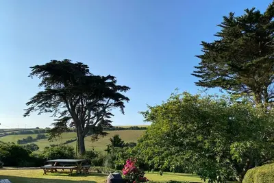 Image de Tranquil family home on large plot, pet friendly, 15 min walk to Hope Cove