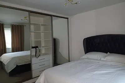 Image de Nirvarna - Luxury 5-Bedroom, Fast Wifi, Free Parking, Smart Tv, Garden