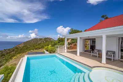 Sunny Terrace Villa With Jacuzzi And Stunning View