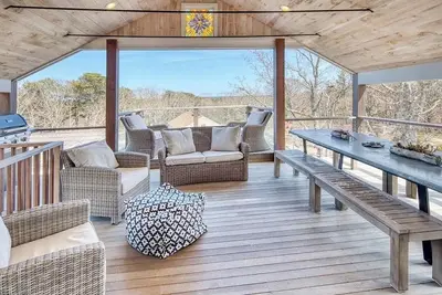 Image de Charming 2-bedroom house on Chappy with pool, Tennis, pickleball, WiFi and Ac