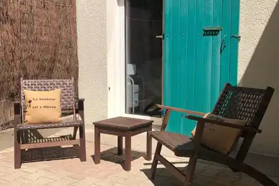 Image de Joli appartement à 50 mètres de la plage et proche d'un port de pêche typique.