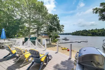 Image de Plymouth Getaway w/ Private Lake Beach + Kayaks!