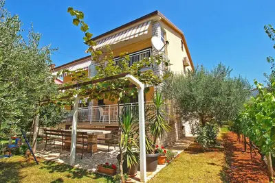 Image de Appartement de vacances avec jardin et barbecue