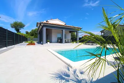 Image de Villa avec piscine