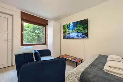 Image de Cozy Room in an Old House with Ac