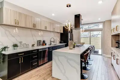 Image de High End Downtown 4b/4b +Roof Deck&Patio+Sleeps 16