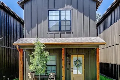 Image de Urban Cottage: Downtown Bryan near Texas A&M!