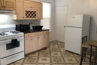 Image de Private 2-bedroom apartment with direct bus to Nyc Manhattan only a 5-minute walk away