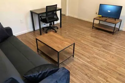 Image de Private apartment with 3 bedrooms and 1 bathroom only 15 minutes to Newark International Airport Ewr