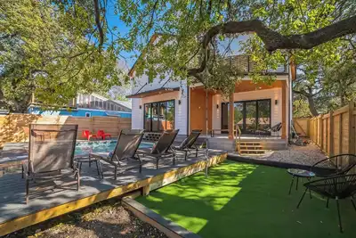 Image de Built in 2024! , 5 bed/5bath with swimming pool, one block to South Congress