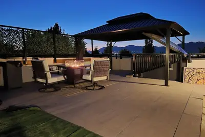 Image de \n7KM-15Min from D/T Private 1000sf Top Floor Suite\n The Birdsnest Welcomes U