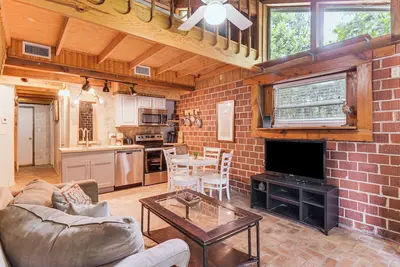 Image de Riverfront Angler's Cabin in Fairhope w/ Deck!