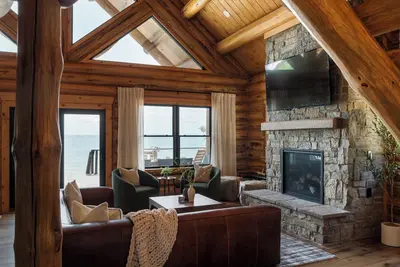 Image de Luxury Waterfront Log Cabin on Lake Michigan with Barrel Sauna & Kayaks