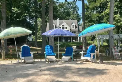 Image de All Season Retreat! Warm Waters, 2 Firepits, Cozy Boathouse! Indoor Fireplace!