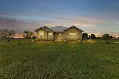 Image de Florida Countryside Retreat-Charming 3-bedroom house with Jacuzzi and Spa pool!
