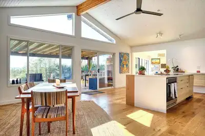 Image de Gorgeous modern 4 Bdr 5 acre family farmhouse in Point Roberts Washington