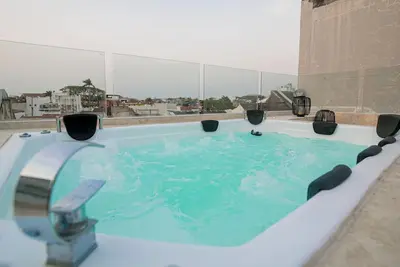 Image de 10 Bedroom Walled City - Rooftop, Staffed, Jacuzzi