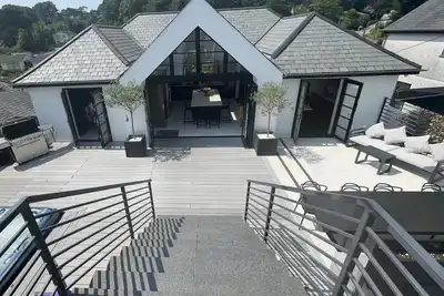 Image de Contemporary 6-bedroom house with gym & Cinema & hot tub - sleep 18