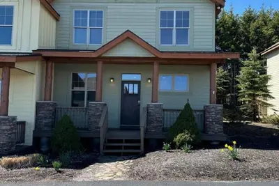 Image de Spacious 5-bedroom, 5-bathroom townhome with WiFi, Ac, Priv Hottub, ElecCharging