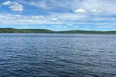 Image de Well appointed retreat on Haliburton's most pristine lake.