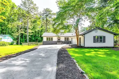 Image de Pet-Friendly 4br Home w/Full Gym, 3bt and Patio by Ballparks in Woodstock