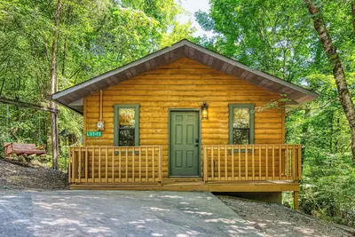 Image de Smoky Mountain Haven! Hot Tub, Private Deck & Cozy Vibes!