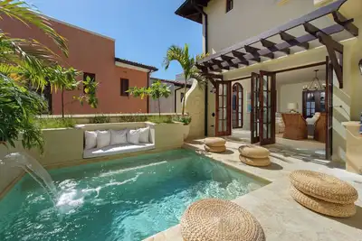 Image de Stunning 5 Bdr. Home, 1 Minute Walk to the Beach - Casa Mar y Sol