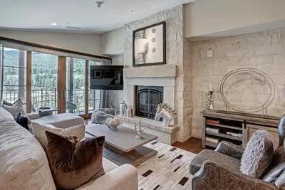 Image de Luxurious 3br+Den Residence | Vail Elegance