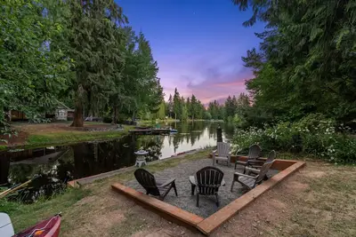 Image de Guest Cottage with Lake Access, Row Boat, Kayaks
