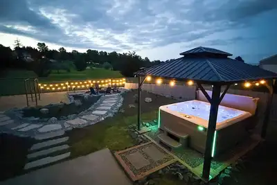 Beachfront Oasis | Hot Tub + Fire Pit + Playground near Bellingham & Vancouver |