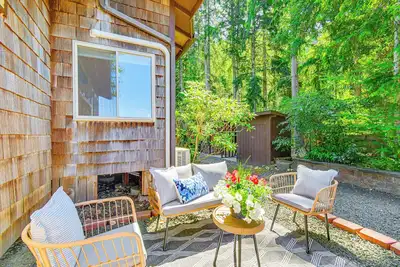 Image de Scenic Hood Canal Home w\/ Private Beach & Hot Tub!