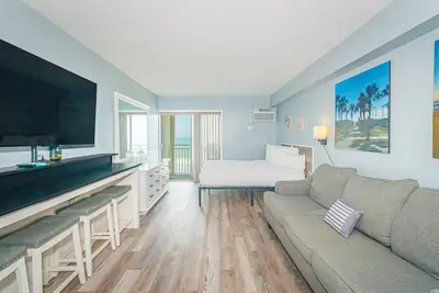 Image de Updated Ocean Front Queen Suite- Sea Mist 20505