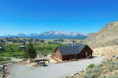 Image de Stanley House - Hillside Cabin with Panoramic Views of the Sawtooth Mountains