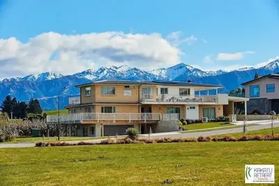 Image de Kakatu Retreat - 11 Bedrooms, Kakatu Retreat | 11 Bedrooms | 8 Bathrooms | Amazing Views