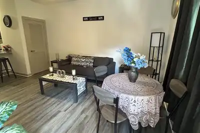 Image de Cozy 1-bedroom apartment in enchanting Richmond with WiFi, fitness room, pool