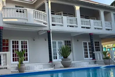 Image de Aparthotel 5-minutes away from beach w/ Ac, Wi-Fi, & pool view in RodneyBay