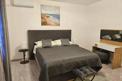 Image de Appartement de quatre chambres avec le balcon et la vue sur le mer Okrug Gornji, Ciovo (A-23007-a)