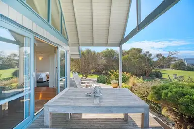 Image de Absolute Beach Frontage\nSelf Contained Cottage\nFully equipped for your holiday