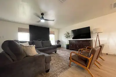 Image de Homme de 4 chambres récemment rénové avec climatisation et WiFi à Page