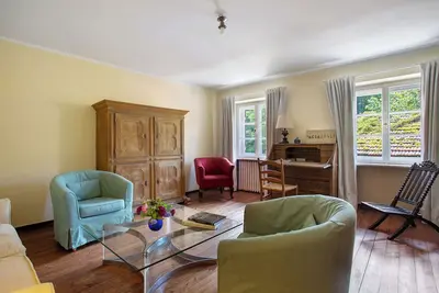 Image de Maison de campagne 'Gutshof An Der Alten Linde' avec jardin privé et Wi-Fi