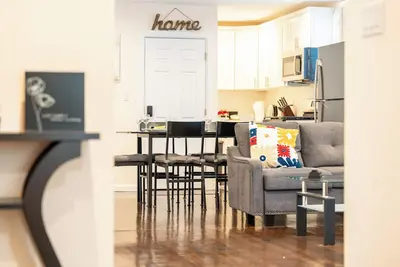 Image de 30/1 - 4br Boston - Cozy Apt near Geneva Cliffs