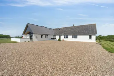 Image de 220 m2 holiday home for 10 people with fjord view and wildlife bath