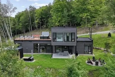 Image de Ultra Luxurious & Modern Oasis: Private Spa/Sauna